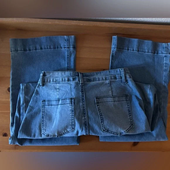 Women’s Vintage Style Jeans with slightly flared legs. - Picture 2 of 2